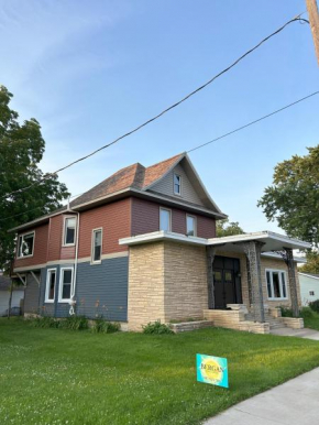 Cozy/spacious home near Whitewater